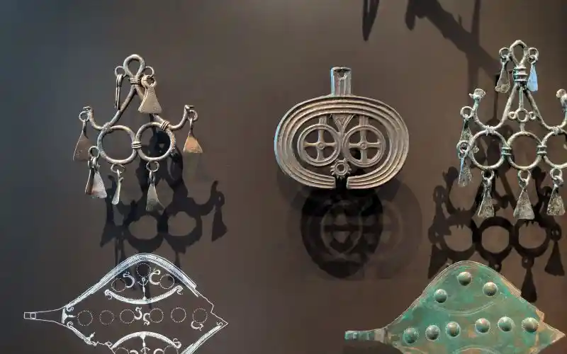 Bronze chariot and bird depictions from Central Europe, 12th-8th century BC